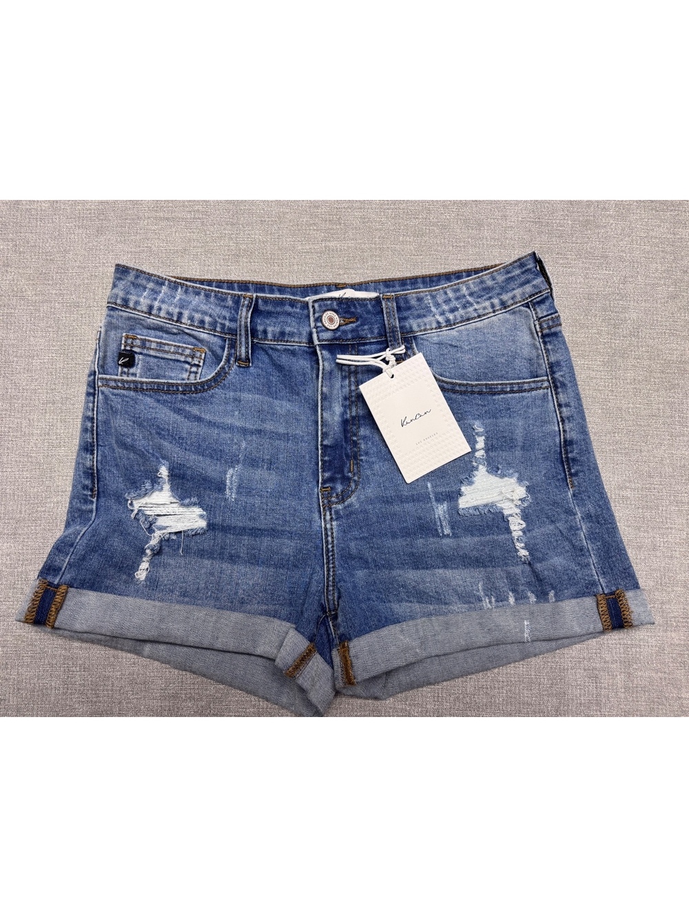 KanCan NWT Mid Rise Distressed Cuffed Denim Shorts Women’s 9/28 Medium Wash